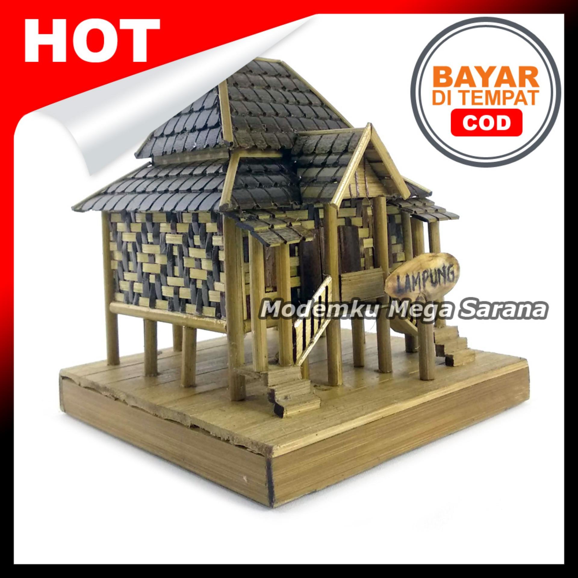 Central Kerajinan Miniatur Rumah Adat Lampung Nuwo Sesat dari bambu - 15x13x15cm - Coklat