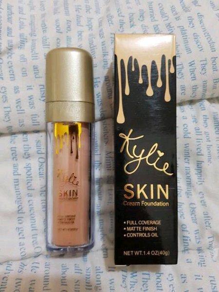 KYLIE SKIN CREAM FOUNDATION