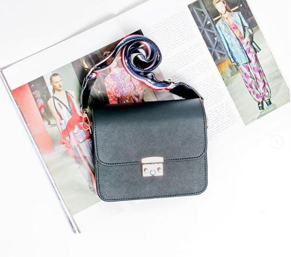 KAWAI - Tas Wanita / Dompet Wanita / Dompet Mini / Dompet Fashion / Tas Selempang / Tas Bahu Wanita / Tas Cewek / Tas Murah / Tas Ransel / Tas Wanita Murah / Tas Cantik / Tas Wanita Branded / Tas Kerja / Tas Kuliah / Box Furla Strap BFS-142