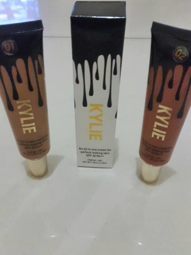 KYLIE ODOL Liquid Foundation Cair Tube All In-One Cream Spf 30 PA