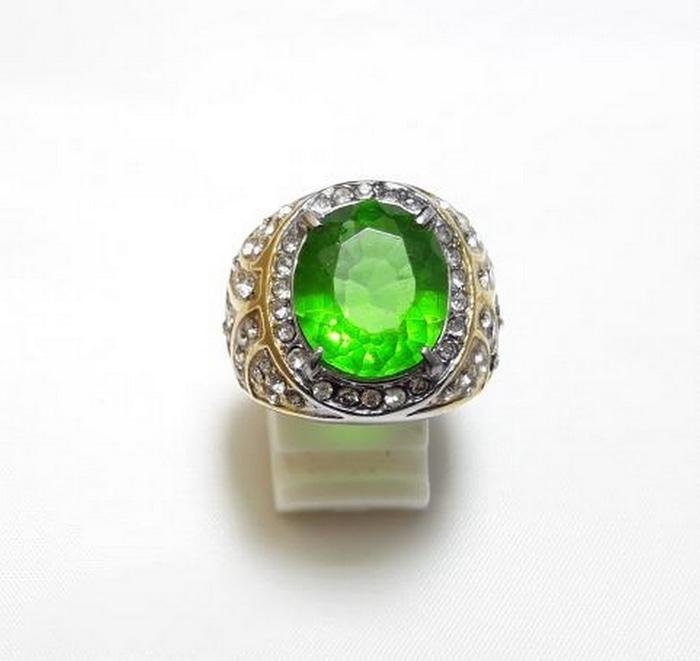 Perhiasan Permata Cincin Mewah Zamrud Kalimantan Hijau By Natural Gemshop.