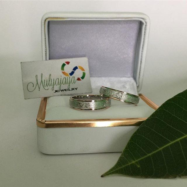 Cincin Kawin Couple Tunangan Custom Emas Perak Palladium Platinum