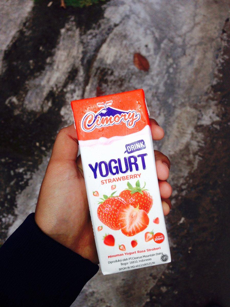CIMORY YOGURT STRAWBERRY 200ML//MILKMART