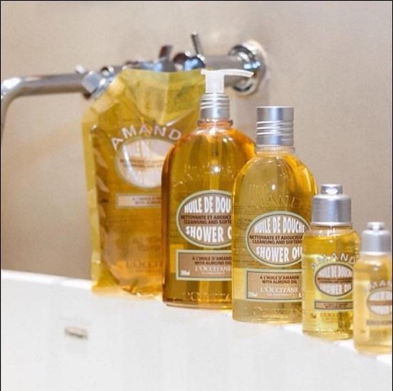 Loccitane Almond Shower Oil : . Refill 500ml : 500rb (CP 540)