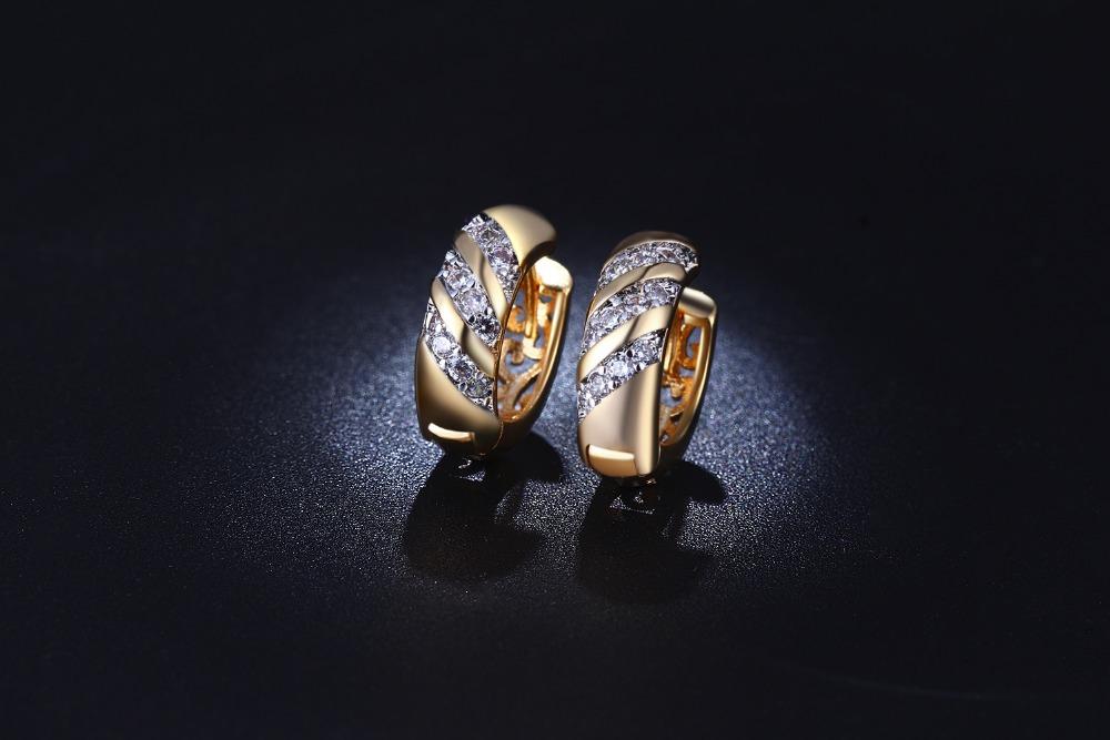 Diskon Promo Perhiasan Aksesoris Anting Lapis Emas 18k Hoop Kecil Tebal Batu Berlian Imitasi BE023 Murah