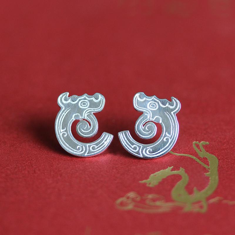 东方龙 Nasihat Romantis Berbentuk Naga Sterling Silver Anting