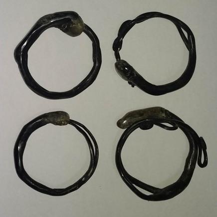 Gelang Kayu Akar Bahar Istimewah Laut Asli Gelang Pria Wanita sebagai Assesoris dan Kesehatan juga Spiritual
