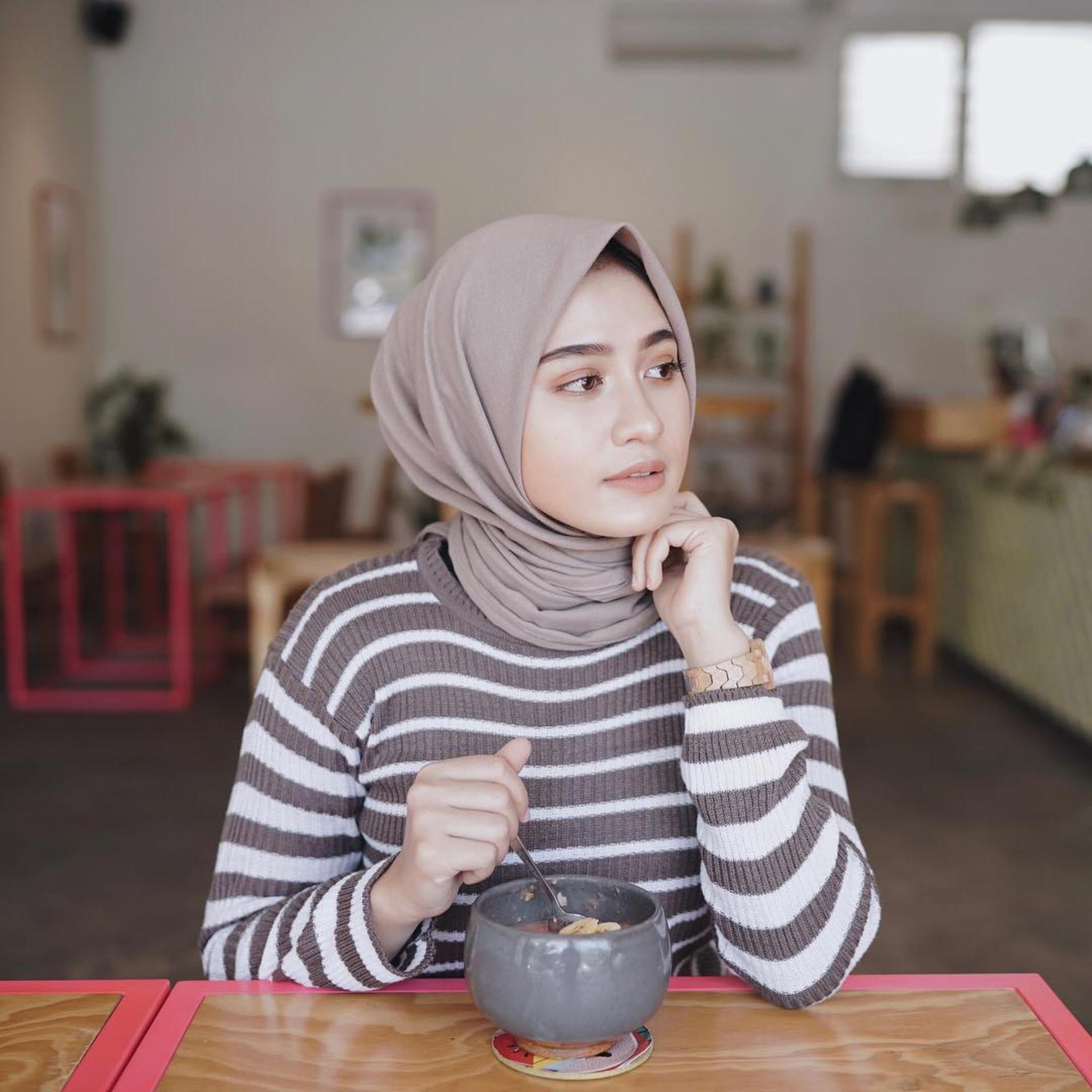 Amira Blaster Sweater / Atasan / Blouse Wanita Rajut