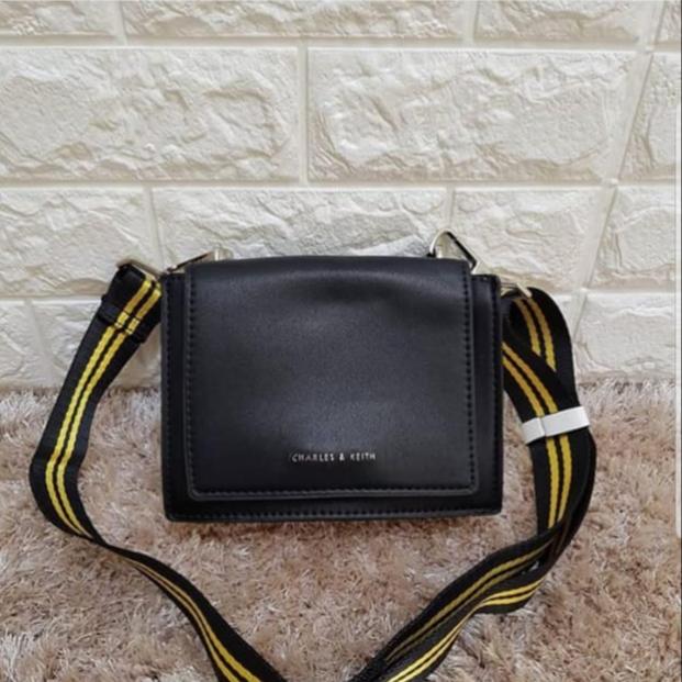 Tas charles&keith original sling bag