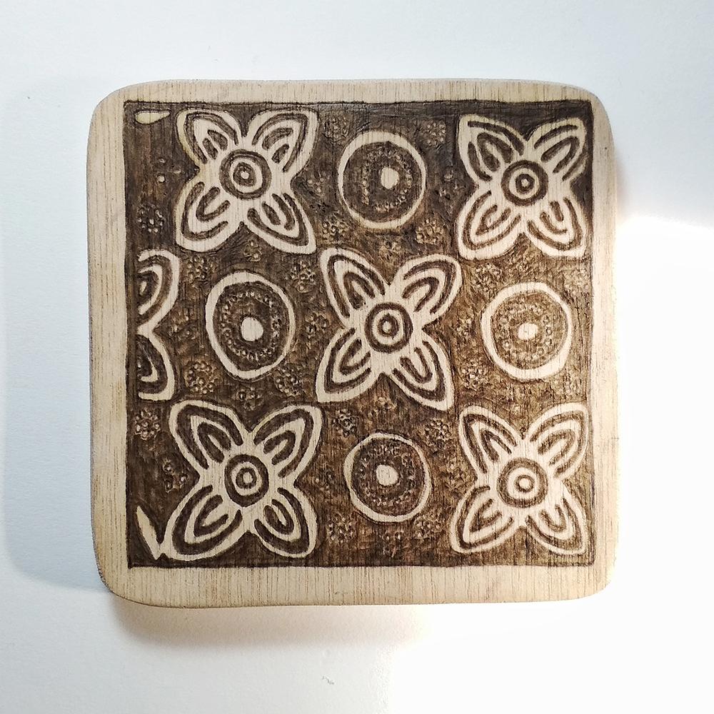 Nayoh - Tatakan Gelas Kayu Pyrography Motif Batik Grompol