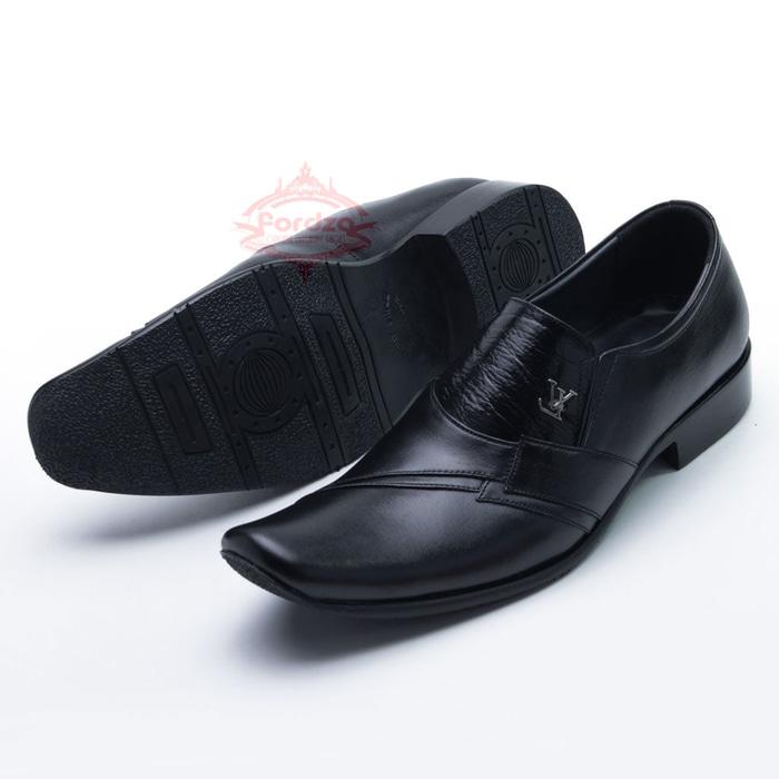 Sepatu Pria Pantofel Formal Sepatu Kerja Kulit Asli Model LV 076HT - Hitam / Sepatu Formal Kerja Kantor Harian Bisnis Pria Cowok / Sepatu Pesta Pria Pantofl Pantopel / Sepatu Pantofel Kulit Asli Model Aladin Murah Terbaru Lancip Murah Terbaru Lancip