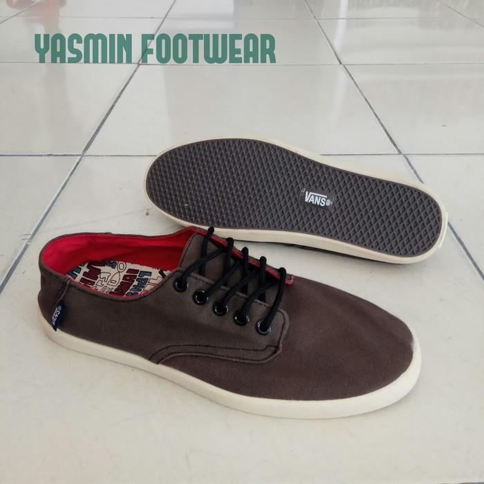 Sepatu Vans Classics. The Original Surf Siders by Vans Off The Wall. - Cokelat Tua, 41 - xQWtb7