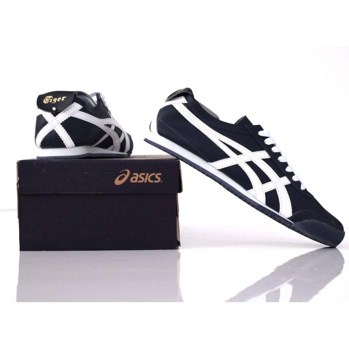 Sepatu Sport Gaya Pria Sneakers Kasual Kanvas Terkini Trendi Terbaru Sekolah Kuliahan Slipon Boots Vans Converse Pantofel Hitam Lis putih