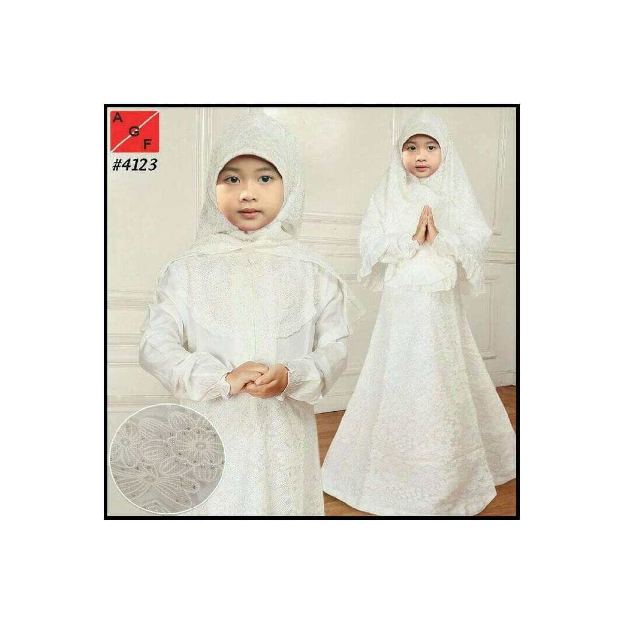 Busana Muslim Gamis Putih untuk Anak Kecil Perempuan dan Remaja.