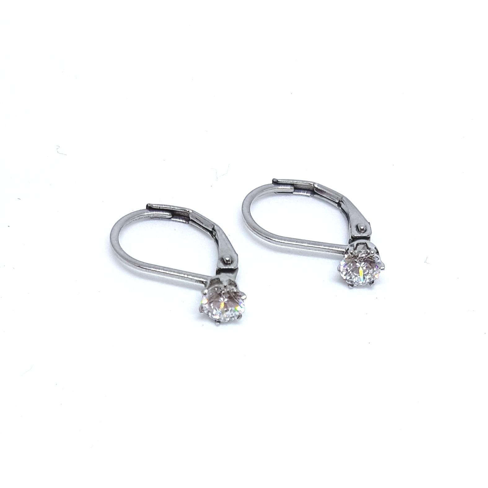 Anting Titanium Anti Karat Selamanya AT22