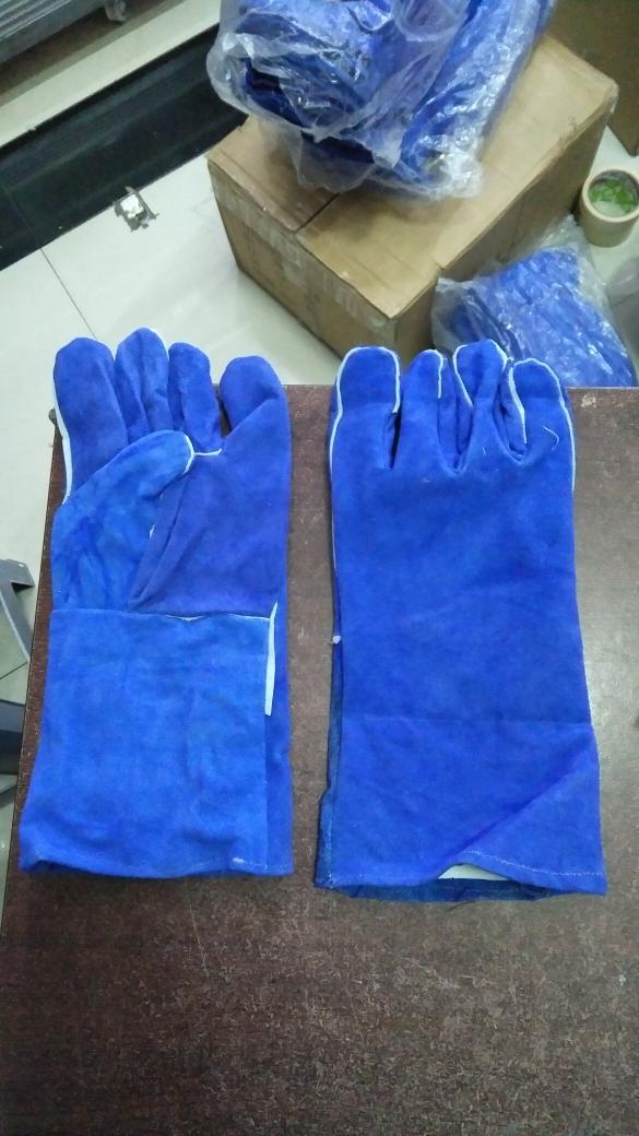Sarung tangan las biru