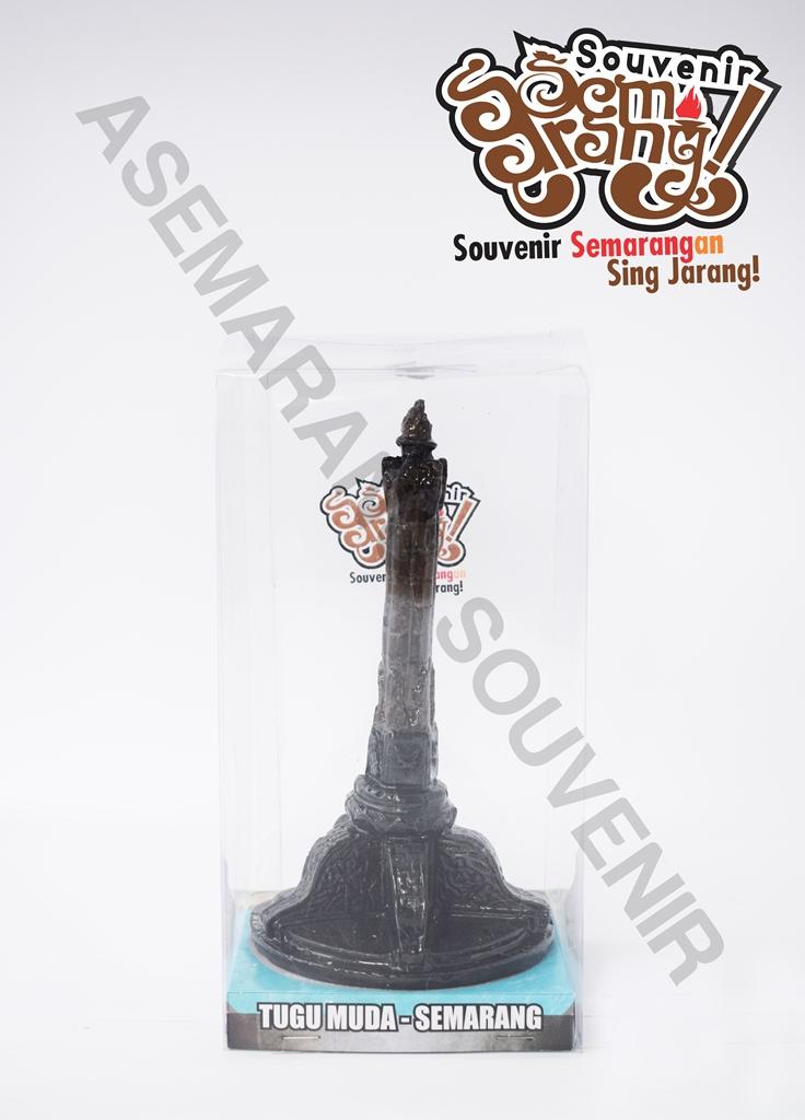 Miniatur Tugu Muda Kota Semarang