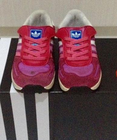 Sepatu anak bekas