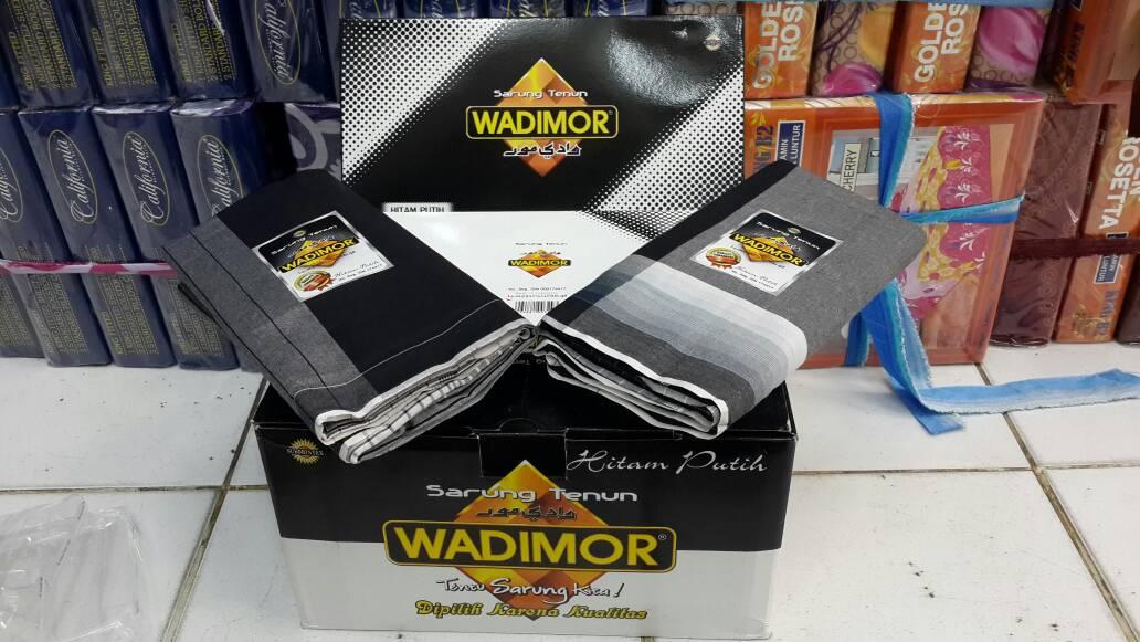 Sarung Wadimor Hitam Putih