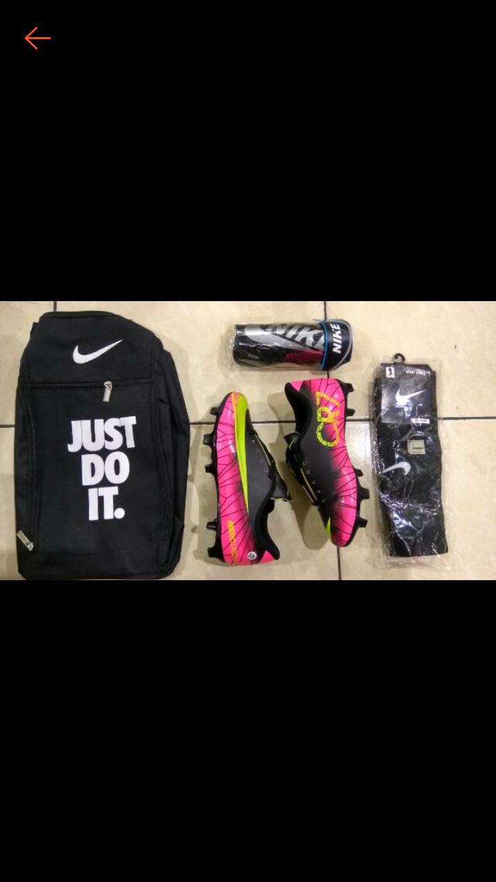Paket komplit sepatu sepak bola anak
