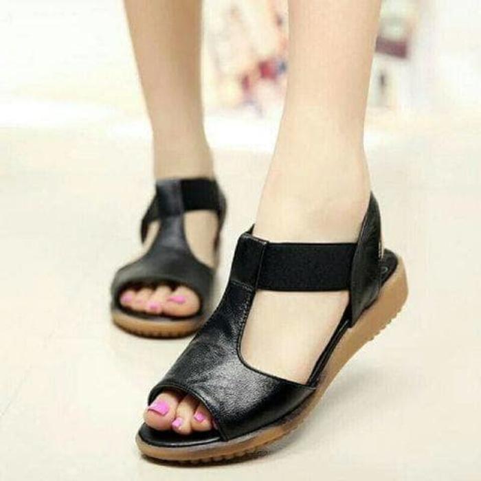 Sepatu wanita sneakers/Sepatu wanita heels/Sepatu wanita flat/Sepatu wanita wedges/Sepatu wanita murah/Sepatu wanita kickers/Sepatu wanita import/Sepatu wanita high heels/Sepatu wanita putih Sandal Wanita Flip Flop Hitam TP06