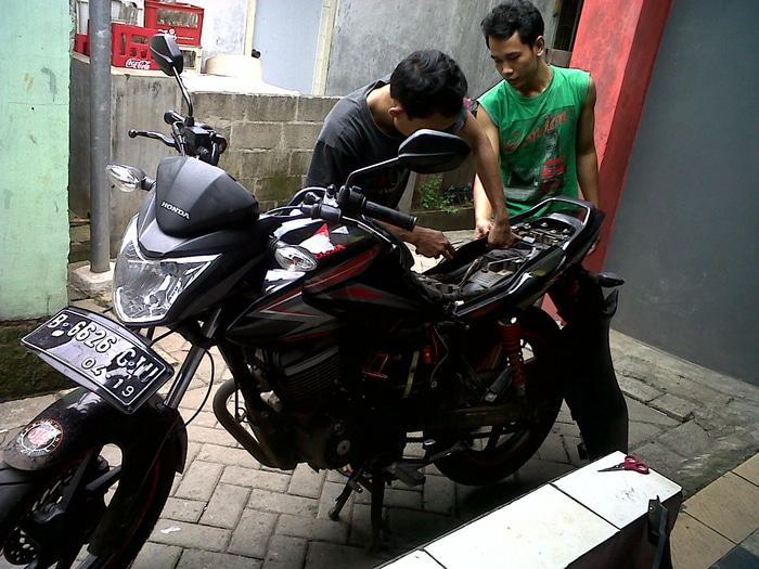 alarm motor verza + cara pasang bahasa indonesia lengkap | ( gembok alarm motor anti maling koper sepeda pagar cakram kinbar kode tas mobil clock rumah sensor gerak pintu digital remote lock bht ) |