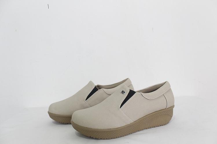 Specta - Sepatu Slip On Wanita - size 36-40 - Murah Berkualitas - SPTS 061 - Cream & Hitam