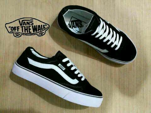 Sepatu Casual & Sneakers