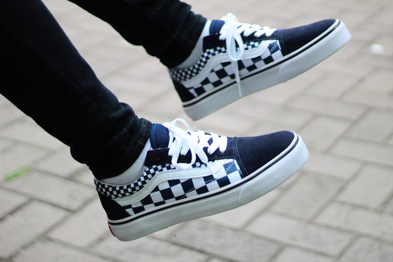 Sepatu Sneakers Casual Vans CheckerBoard OldSkool Pria