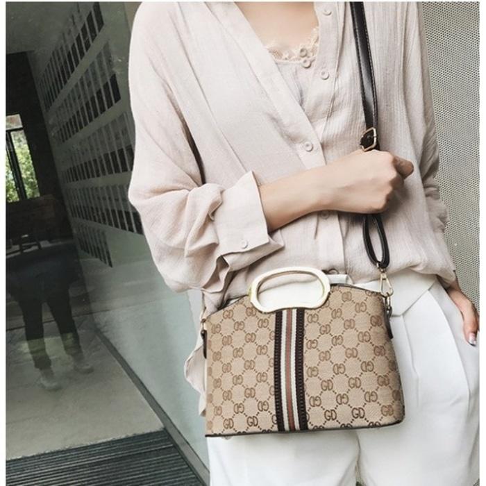 Diskon 10%!! Tas Totebag Kotak Selempang List Emas Cantik Unique Fashion Uniqlo Jpn - ready stock