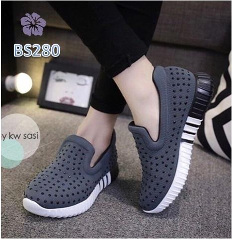 Slip On Dot Sissy Abu /murah/sepatu slip on wanita terbaru/sepatu slip on wanita terlaku/sepatu slip on wanita ter