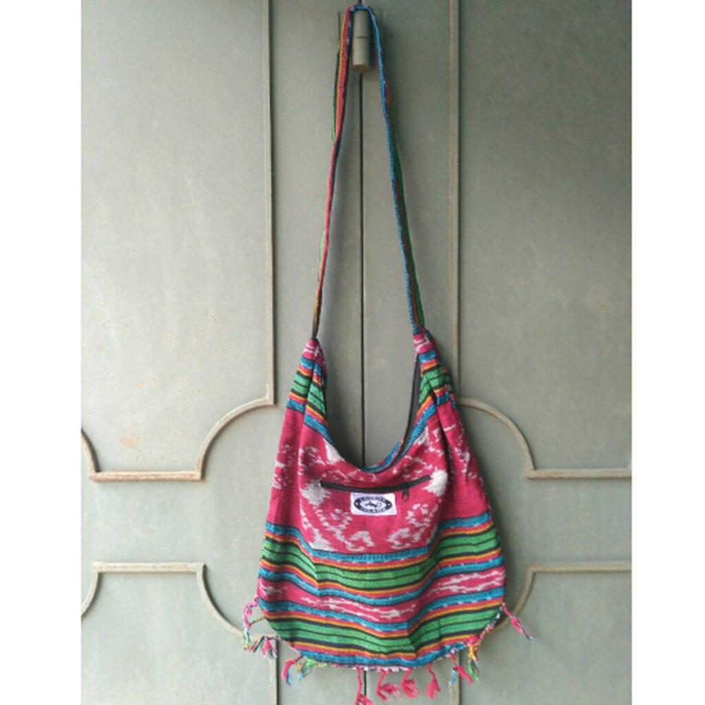 Tas Selempang Etnik Kain Tenun Rajut Suku Sasak Lombok Asli