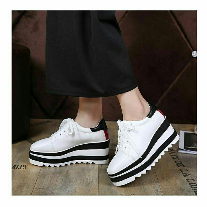 Boots / Sneakers / Slip on / Sepatu Wedges Wanita Adriana SDS239 Putih