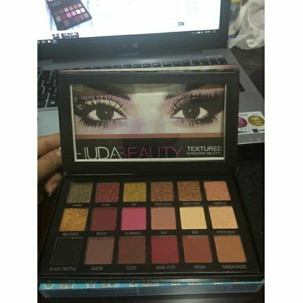 Huda beauty eyeshadow palette
