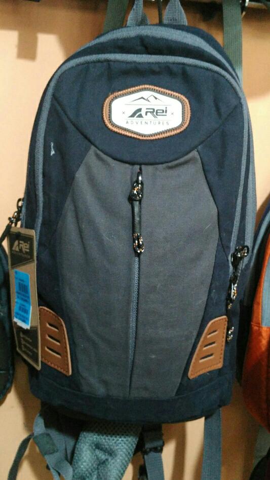 Tas saling shot Rei Field green