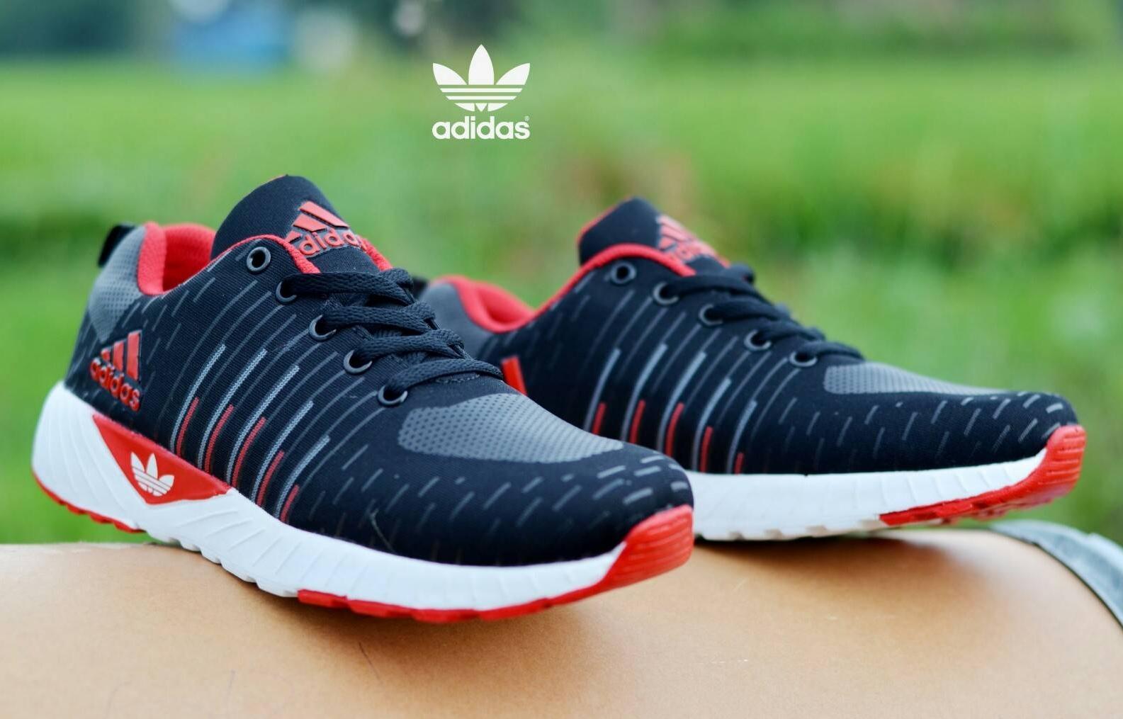 Sepatu sporty Sneakers Gaya Pria Kasual Trendi Terkini Terbaru Kanvas Tali Slipkn Boots Vans Converse Pantofel Caterpillar Hitam lis merah
