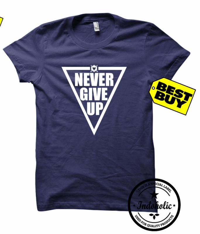 Indoholic Apparel Kaos Distro Never Give Up Baju Pria Bandung Lengan Tangan Pendek Raglan Reglan Muslim Moslem Premium Lebaran Gildan Murah Keren Wanita Anime