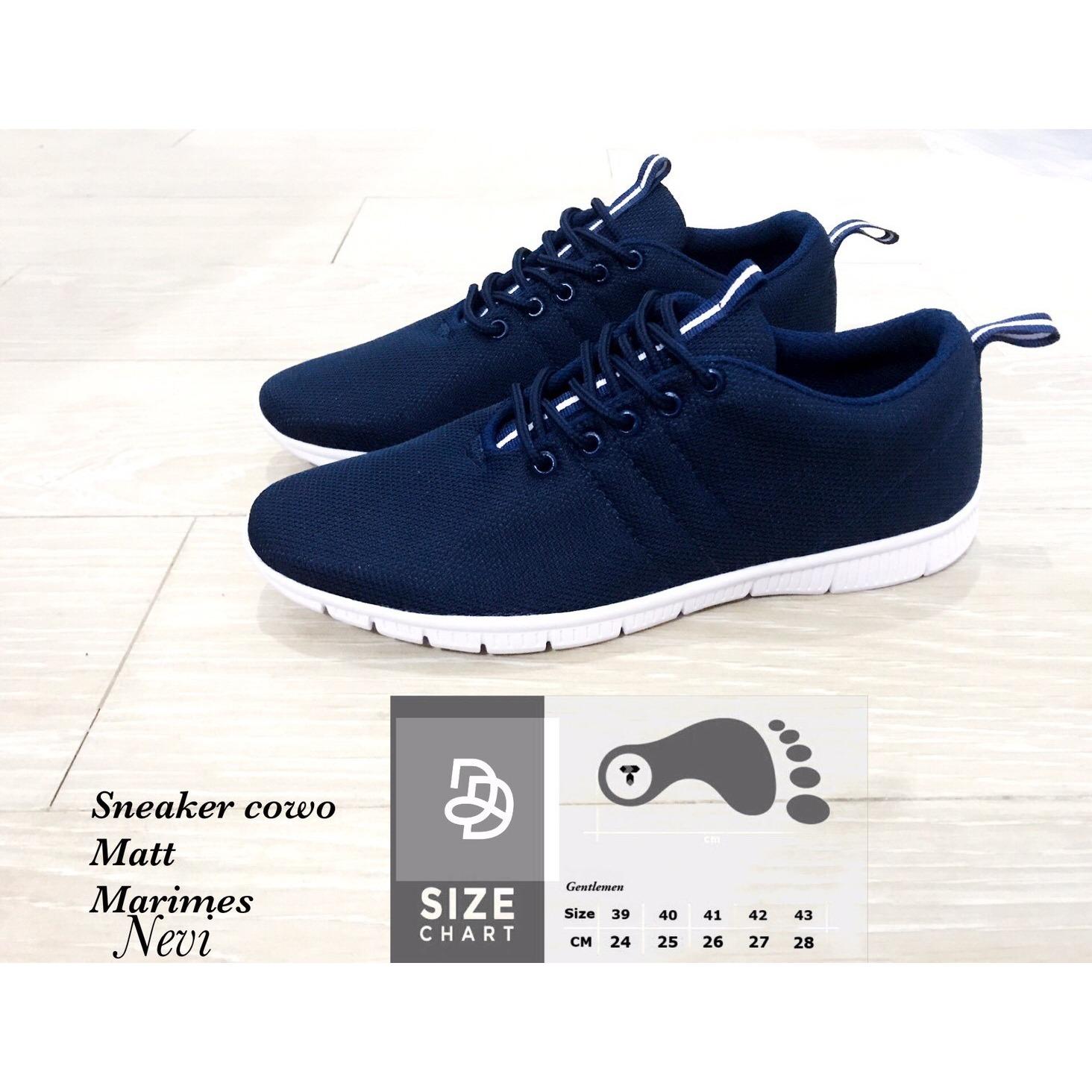 Sepatu sneaker pria navy