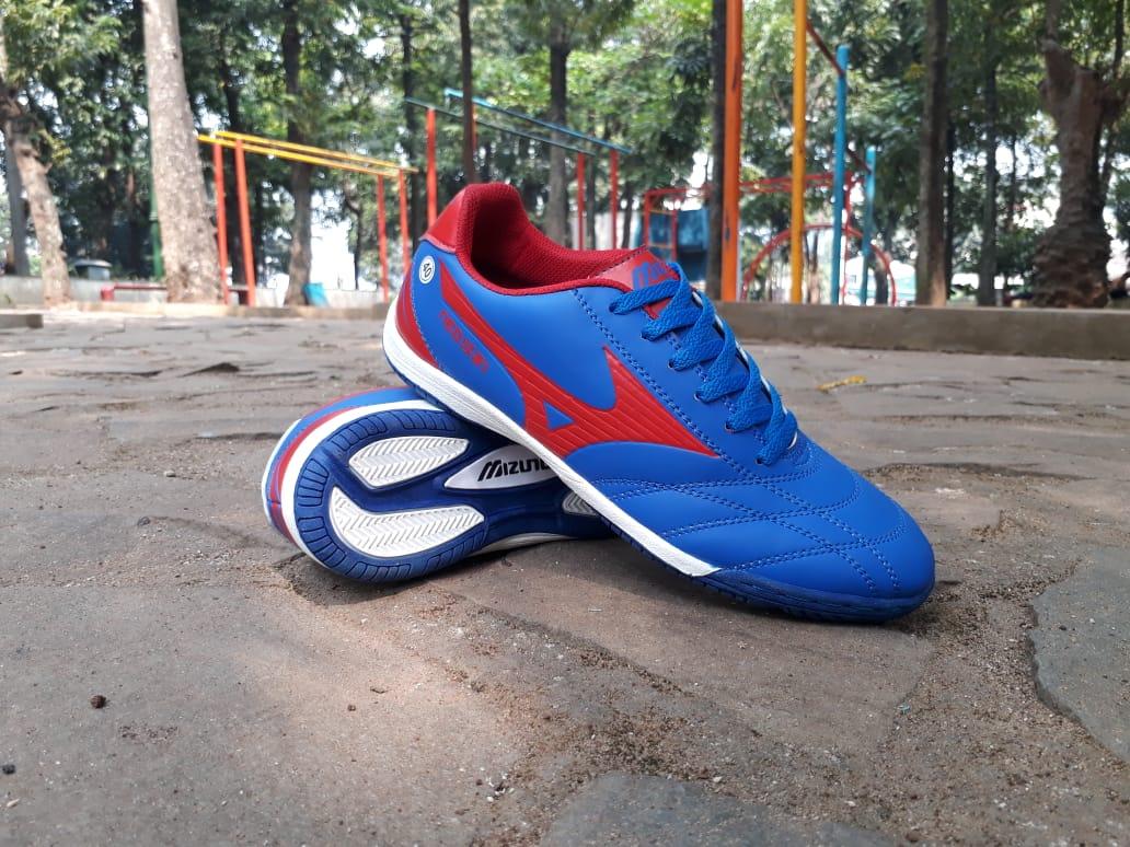 SEPATU FUTTSAL TERBARU MIZUNO RINGAN NYAMAN DI PAKAI