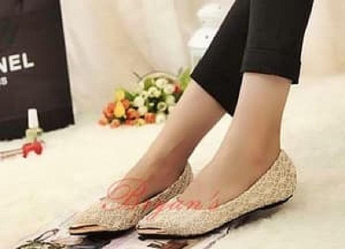 FLAT AGNES BRUKAT KREM / Sepatu flat wanita / Flat shoes slip on wanita / Flat soes bahan brukat cream