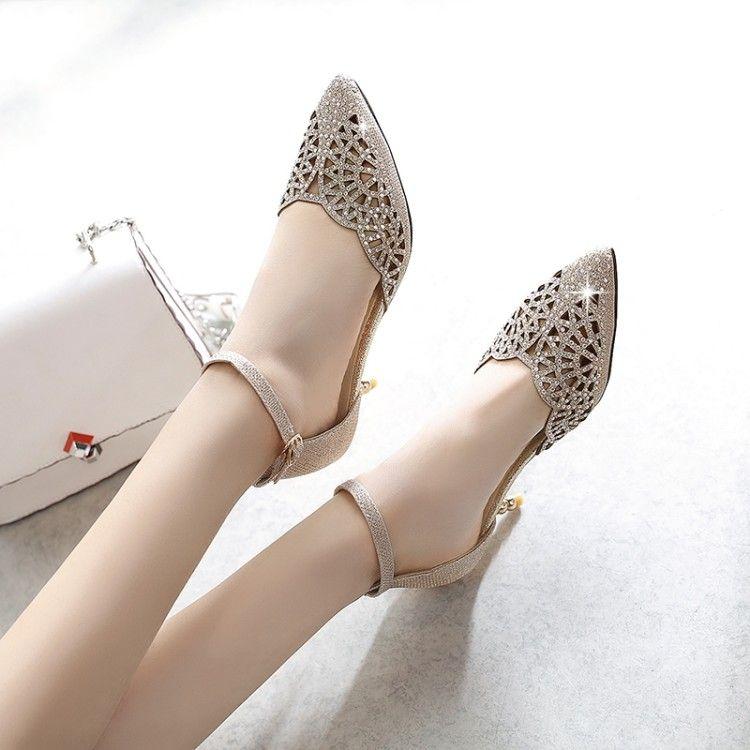 Sandal Musim Panas Sepatu Wanita Batu Kristal Udara Musim Panas Berongga Ukiran (Emas)