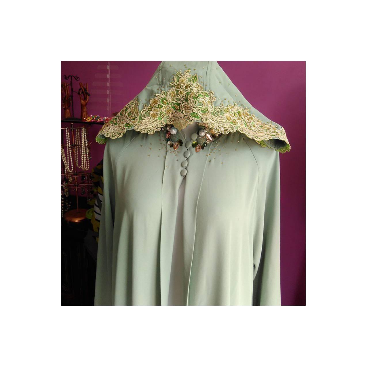 Gamis Capuchon Bahan sifon Model kaftan rompi capuchon Warna hijau