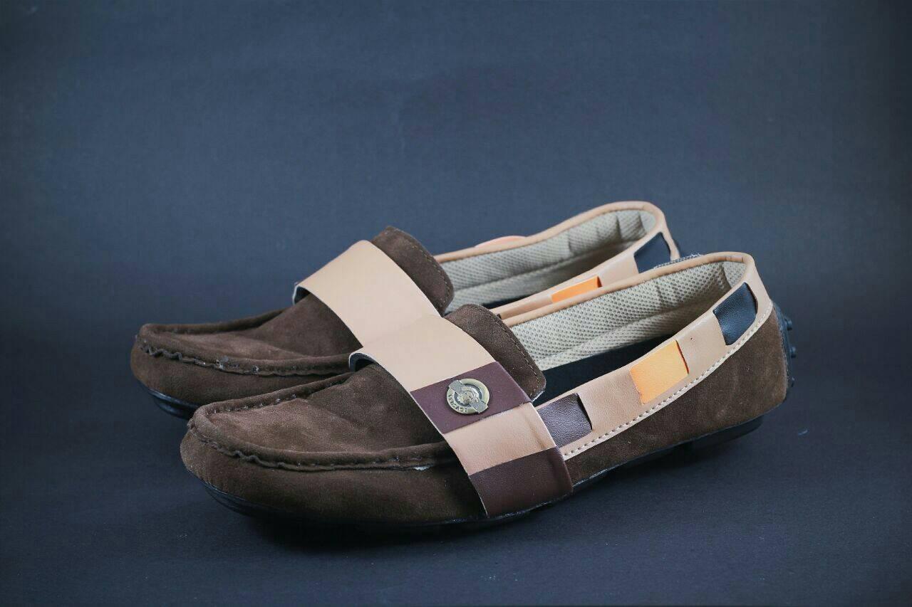 Sepatu Casual Pria Slip On Pria Vercase 002 Kulit Suede - Free Kaos Kaki