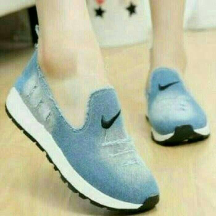 Sepatu wanita sneakers/Sepatu wanita flat/Sepatu wanita wedges/Sepatu wanita heels/Sepatu wanita murah/Sepatu wanita kickers/Sepatu wanita import SEPATU WANITA NIKE SPON BIRU MUDA