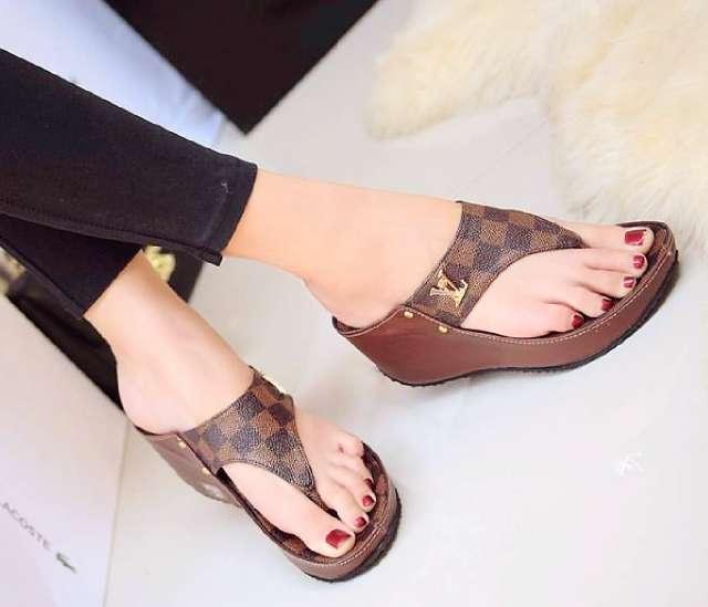 Sandal Wedges Jepit Wanita Lv Titik Dua Wa21