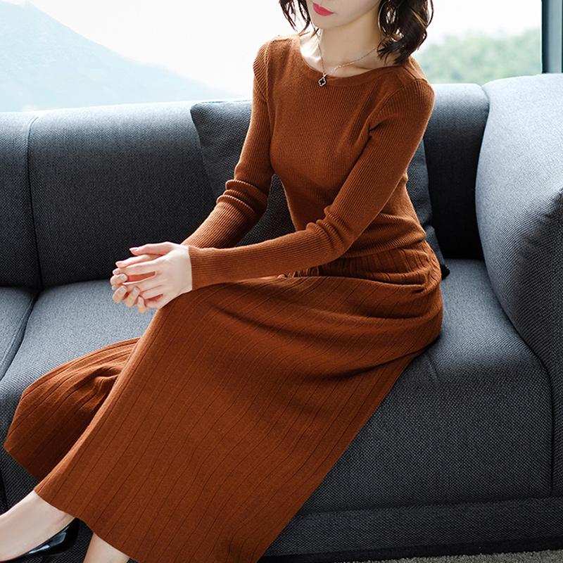 Busana musim gugur wanita 2018 model baru rajutan gaun Gaya Korea model tipis lewat lutut kerah berbentuk seperti perahu Rok Lipit bawahan baju sweater