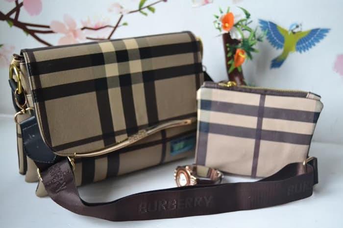 Selempang burberry lis hitam-tk