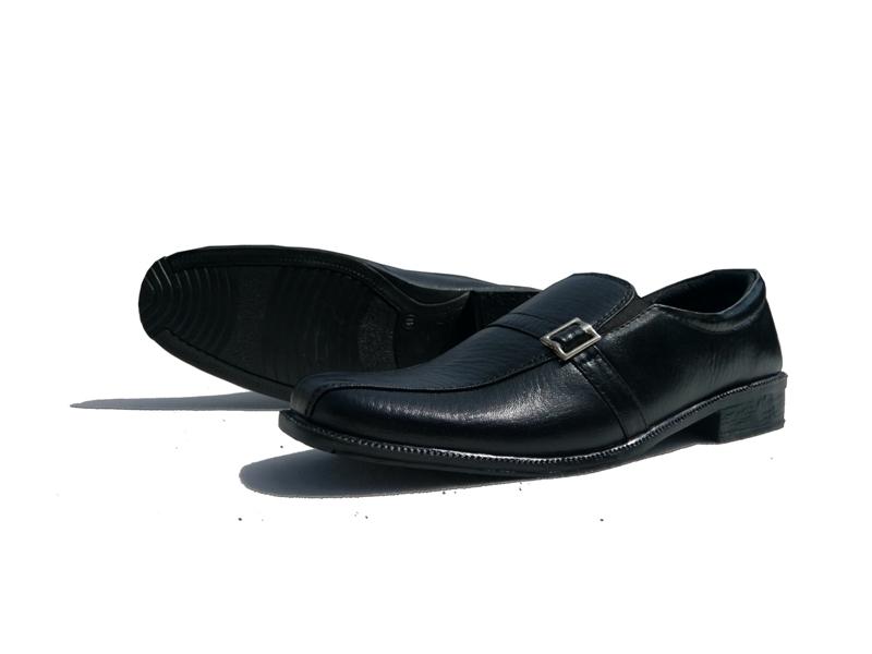 Akas 68 / fashion pria / sepatu / sepatu pria / sepatu cowo / sepatu cowok / sepatu formal pria / sepatu kerja / sepatu formal pria / sepatu kerja pria / sepatu formal pria / sepatu murah /sepatu pantofel pria-hitam