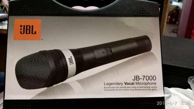 JBL Microphone Kabel JB-7000 Super Body Besi -Hitam dilengkapi koper
