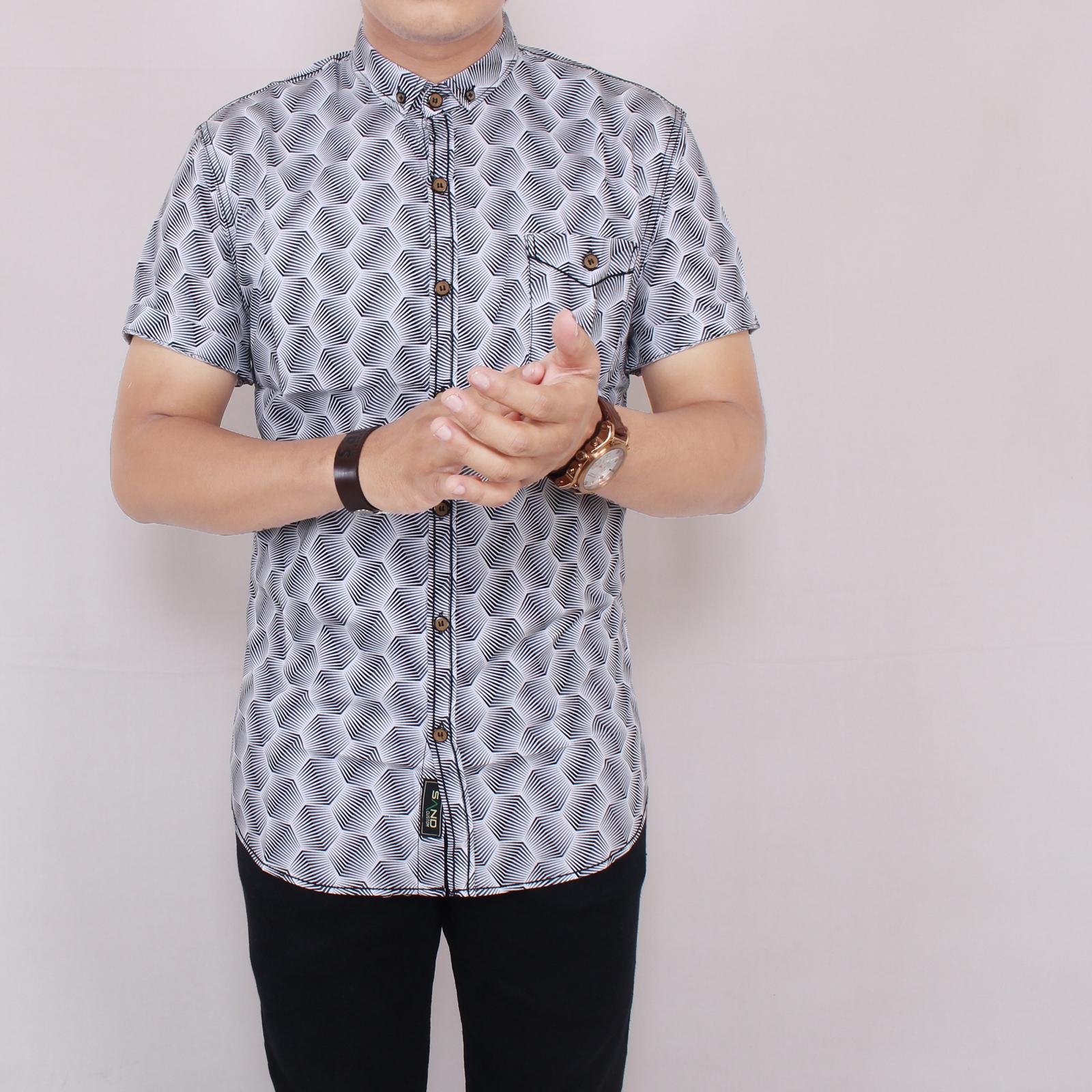 Zoeystore 5826 Kemeja Printing Pria Lengan Pendek Exclusive Baju Kemeja Formal Cowok Kerja Kantoran White Mix Black